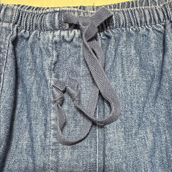L.L. Bean Woman’s Sun Washed Denim Straight Leg Pull On pants Size Large. - Picture 7 of 16
